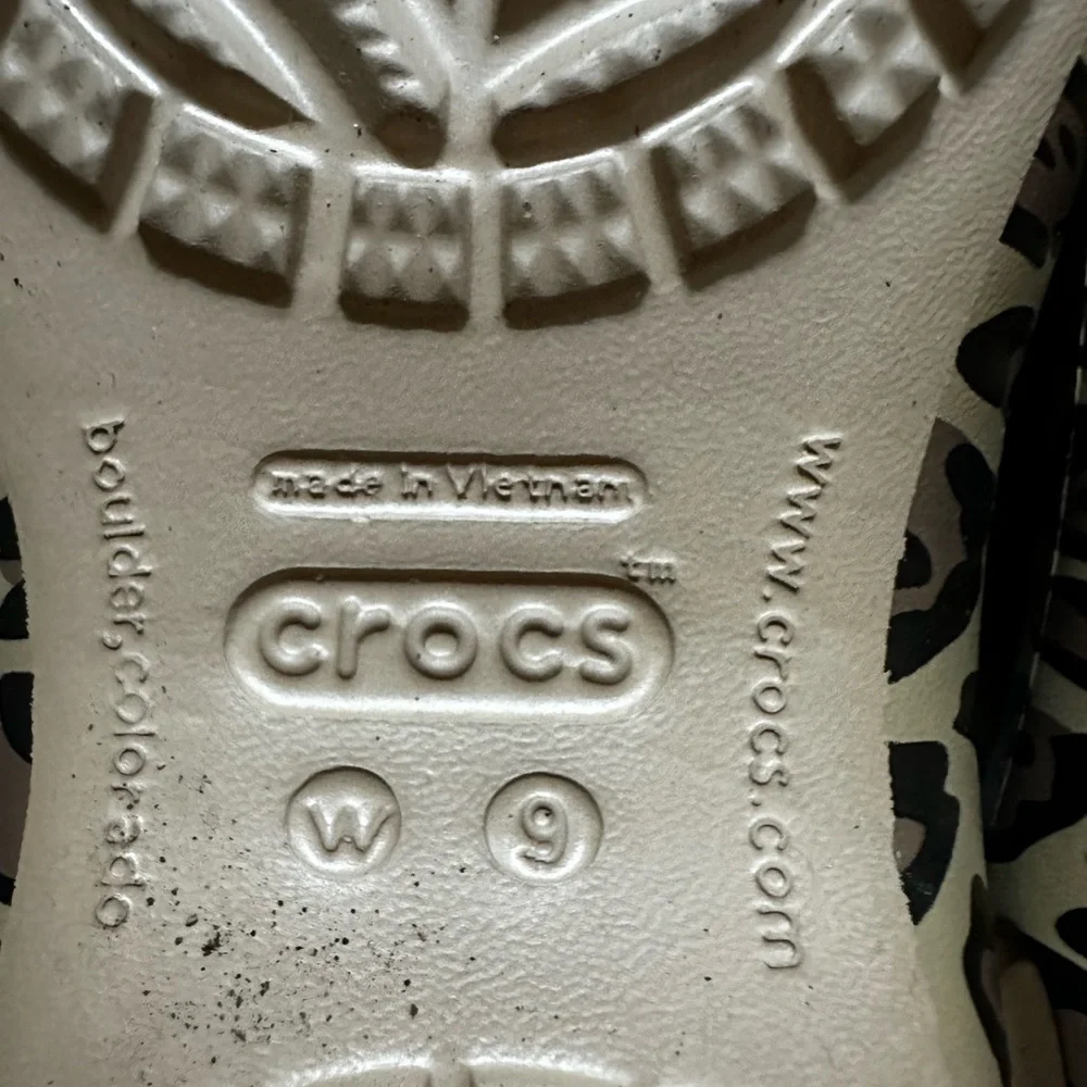 CROCS size 9 Women's Animal Print Flats - Picture 4 of 4